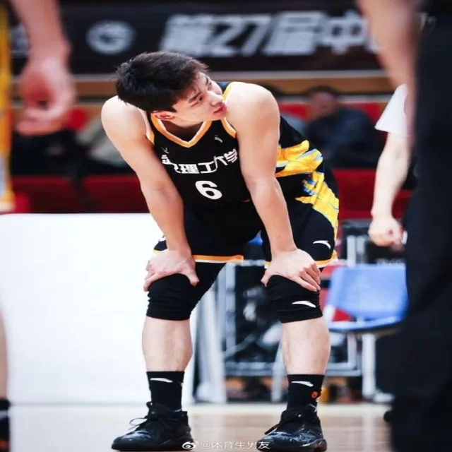 篮球季后赛走势解析：数据视角揭秘第97组竞逐